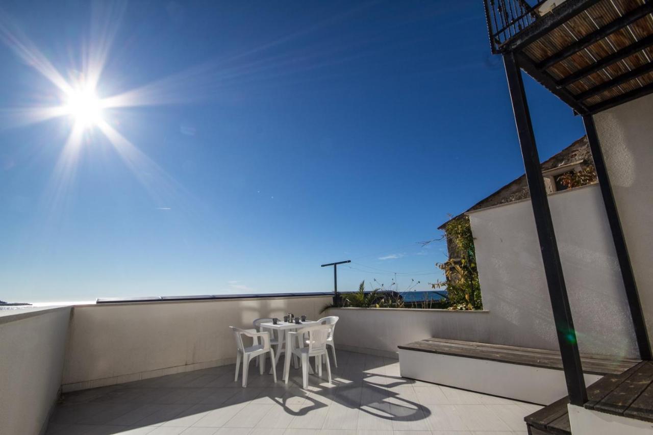 Apartments Umag Center, Seafront With Terrace In 우마그 외부 사진